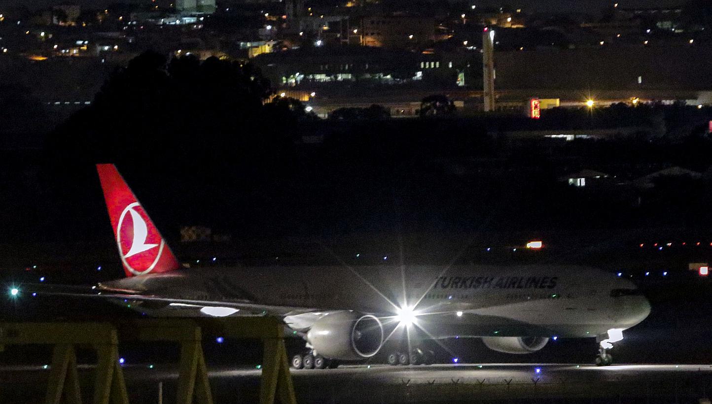 Turkish Airlines flight TK15 landing in Sao Paulo on March 30, 2015.&nbsp;A Turkish Airlines flight to Lisbon was diverted back to Istanbul on Wednesday after unaccompanied baggage was found on board, a spokesman told Reuters. -- PHOTO: AFP