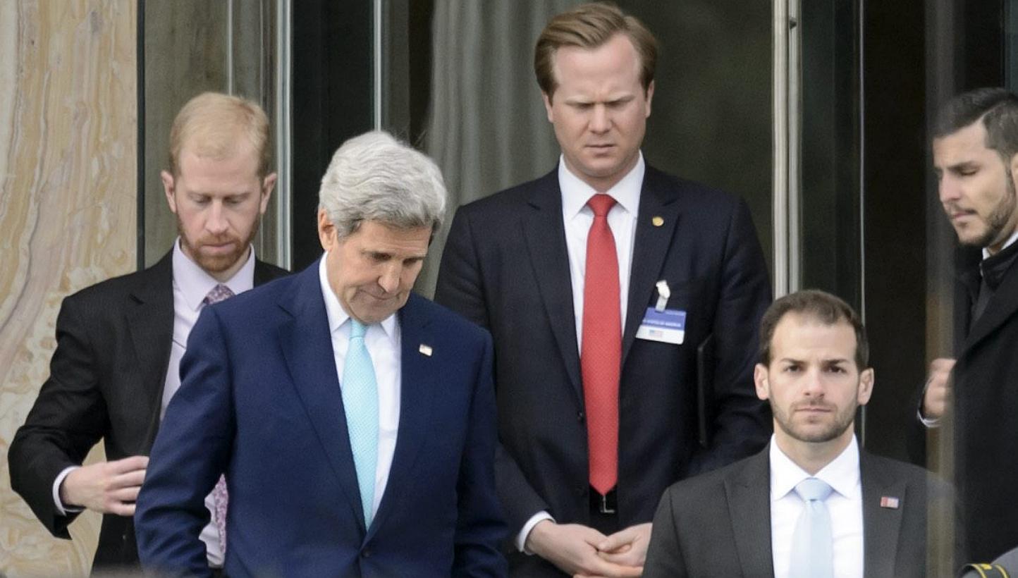 US Secretary of State John Kerry (left) and German Foreign Minister Frank-Walter Steinmeier said they would stay at least until Thursday in an effort to seal the "political" agreement, a milestone towards a final pact due by the end of June. -- PHOTO