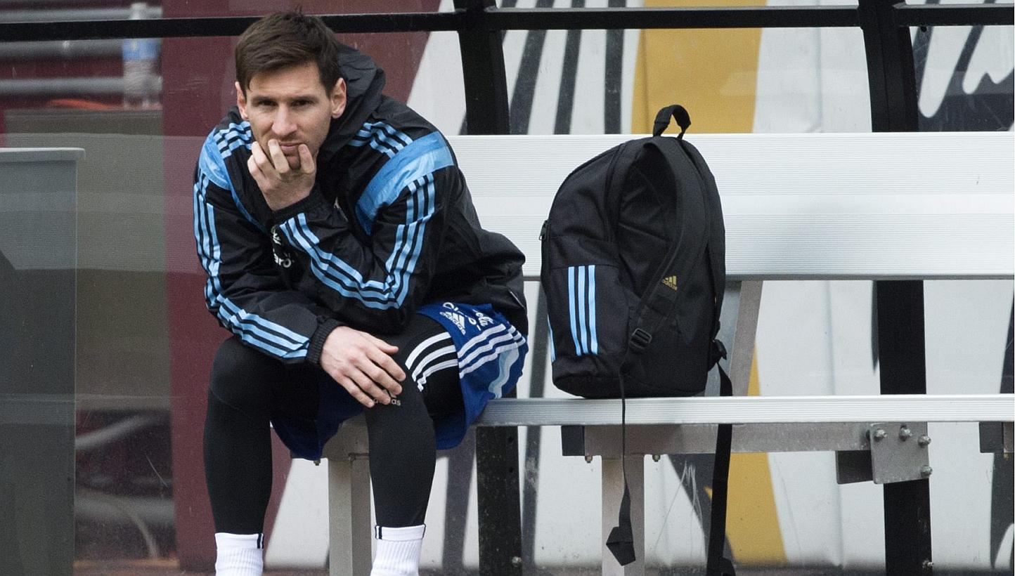 Argentina midfielder Lionel Messi watching his compatriots practice at FedEx Field in Landover, Maryland, US, on March 27, 2015. -- PHOTO: EPA 