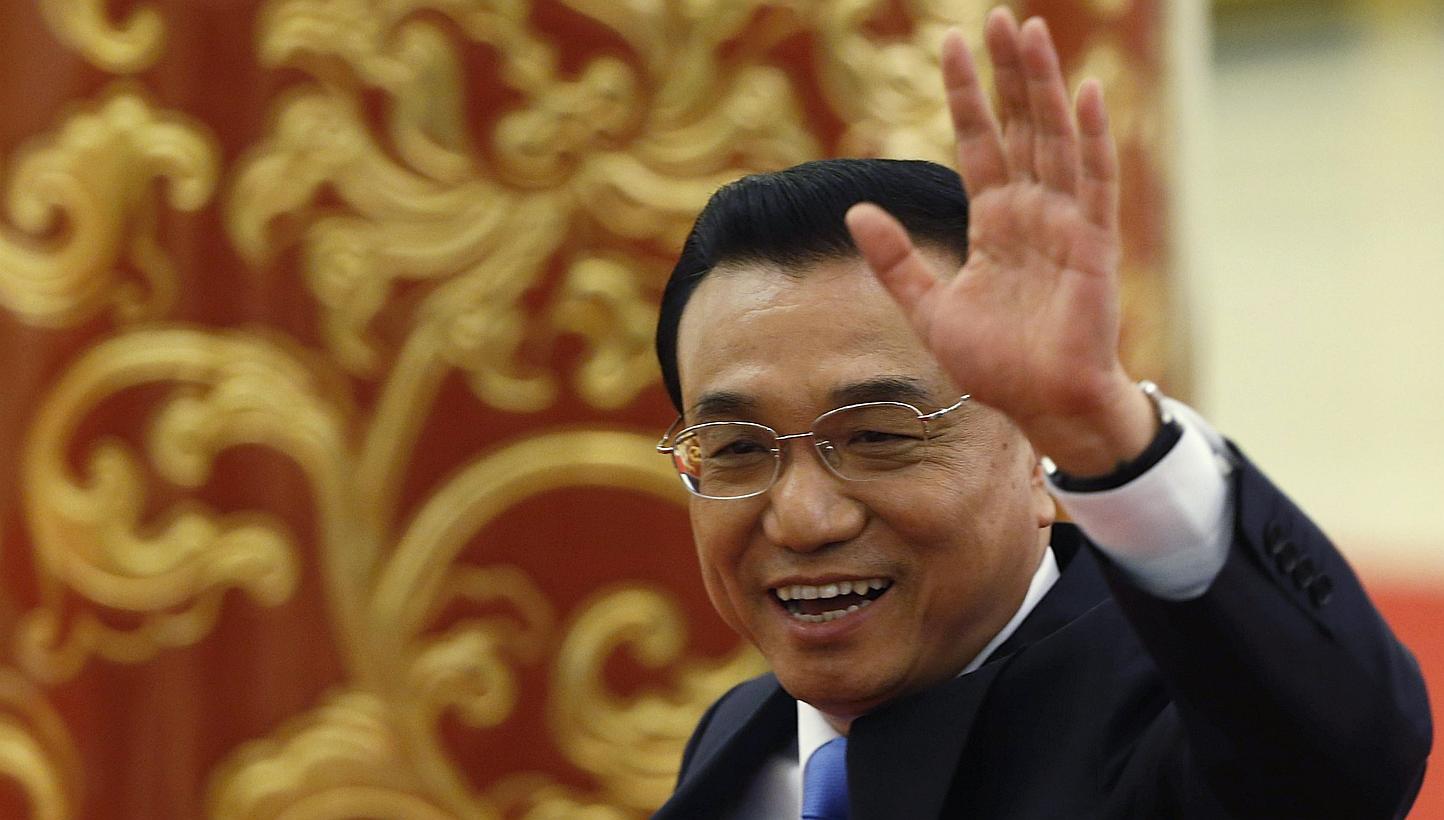 Premier Li Keqiang says China is ready to continue to play its role in "building the current international financial system", and also ready to work with other countries to "help make the system more just, reasonable and balanced".