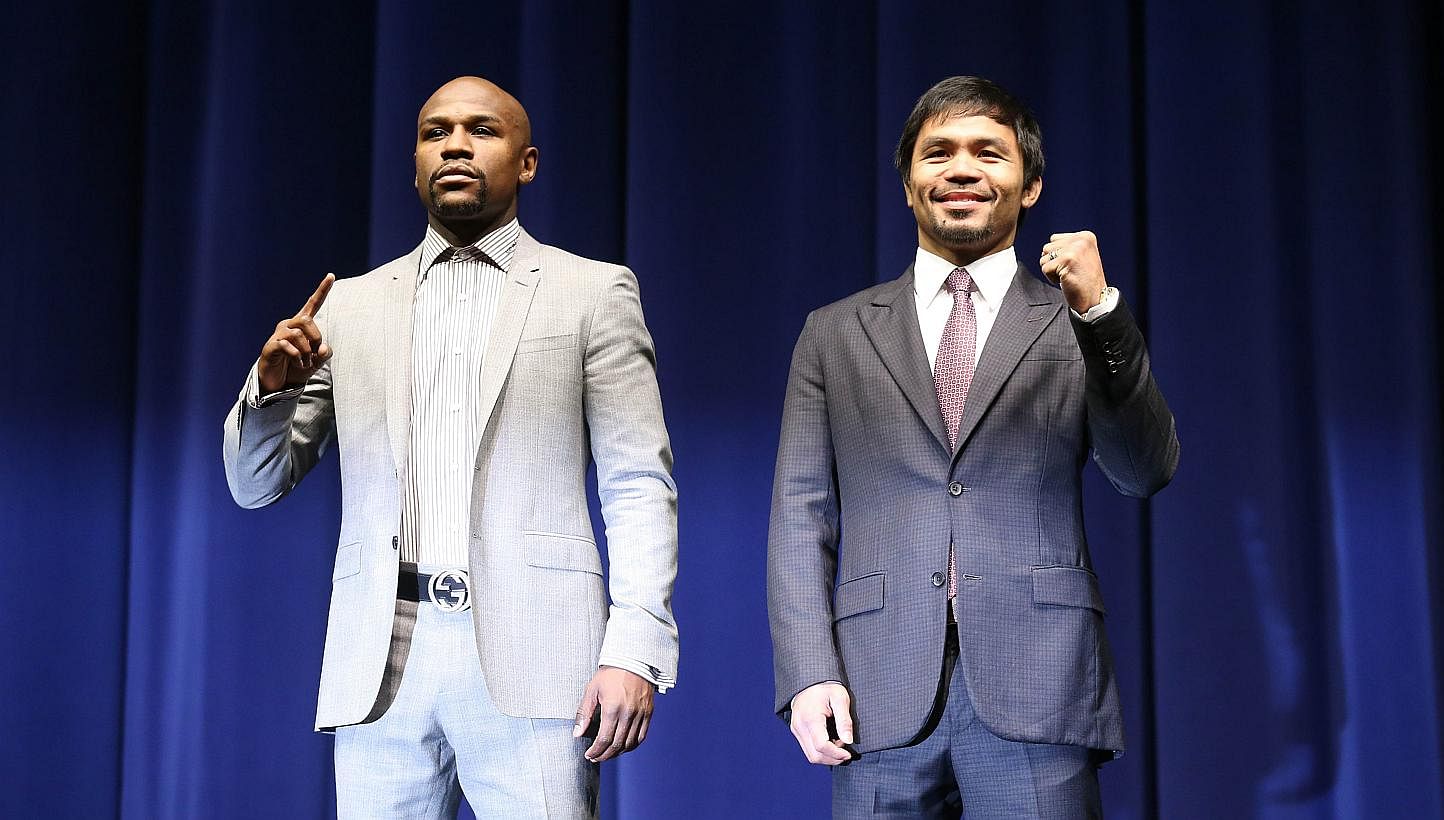 Floyd Mayweather (left) and Manny Pacquiao posing together at the start of their press conference promoting their upcoming fight on March 11, 2015, in Los Angeles, California.&nbsp;-- PHOTO: AFP