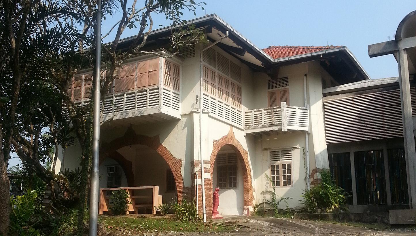 35 Ridout Road is a prime good-class bungalow tied up in a 10-year-long family dispute. The site includes a two-storey bungalow and two single-storey outhouses. The site is large enough to be divided into four plots of GCB land.