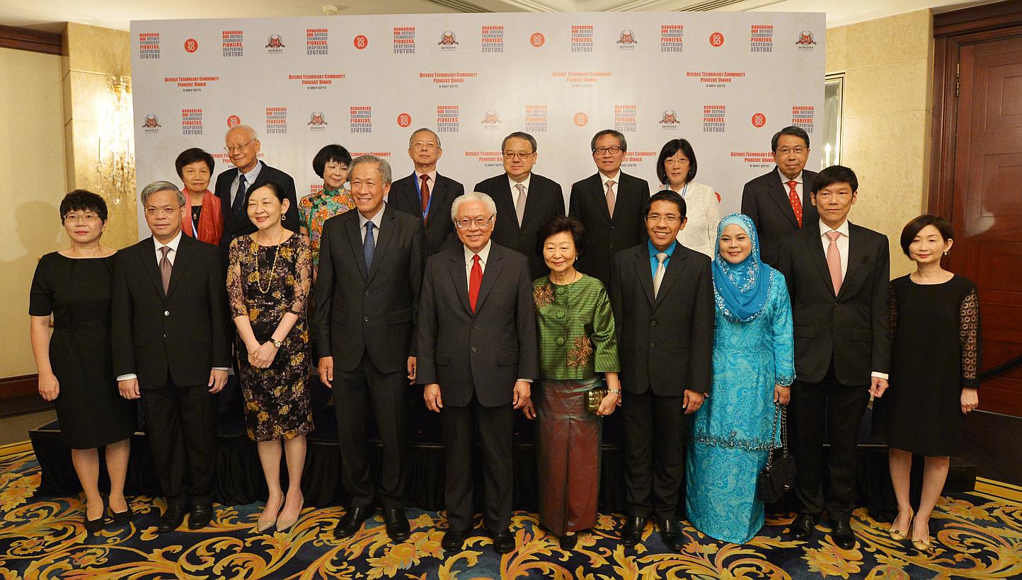 President Tony Tan Keng Yam (centre) and his wife Mary (front row, fifth from right), together with Defence Minister Ng Eng Hen (fourth from left) and other award recipients at the inaugural Defence Technology Community (DTC) Pioneers' Dinner at the 