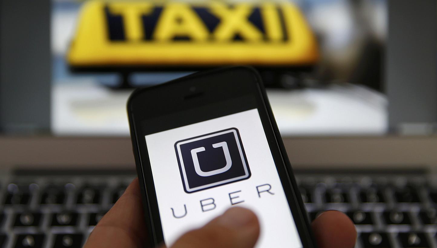 The authorities in China's south-western city of Chengdu visited the offices of Uber on Wednesday as part of a new investigation into the online taxi-hailing service, a spokesman for Chengdu's Transportation Commission said. -- PHOTO: REUTERS&nbsp;