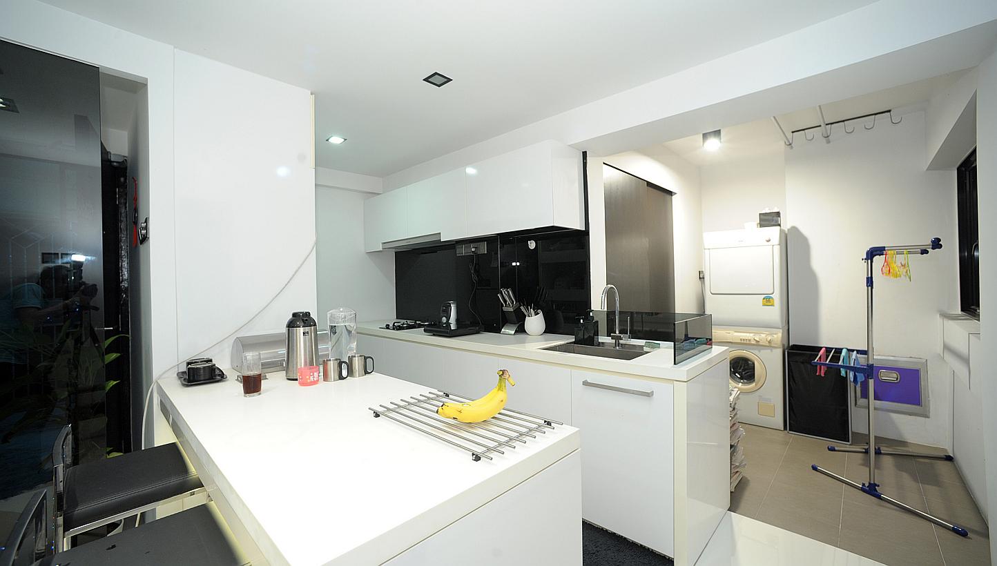 Using bleach to wash the kitchen is not recommended for home users as it is toxic and may discolour the kitchen surfaces. - PHOTOS: CHEW SENG KIM, ST FILE
