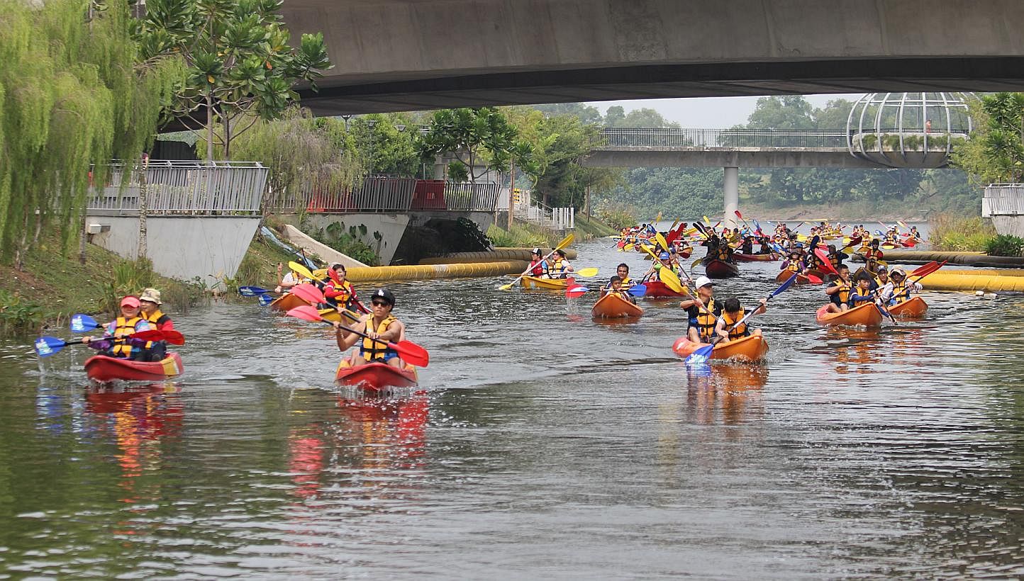 Participants of the PA Water-Venture Reservoir Discovery Series paddling along Punggol Waterway. -- PHOTO: PA WATER-VENTURE