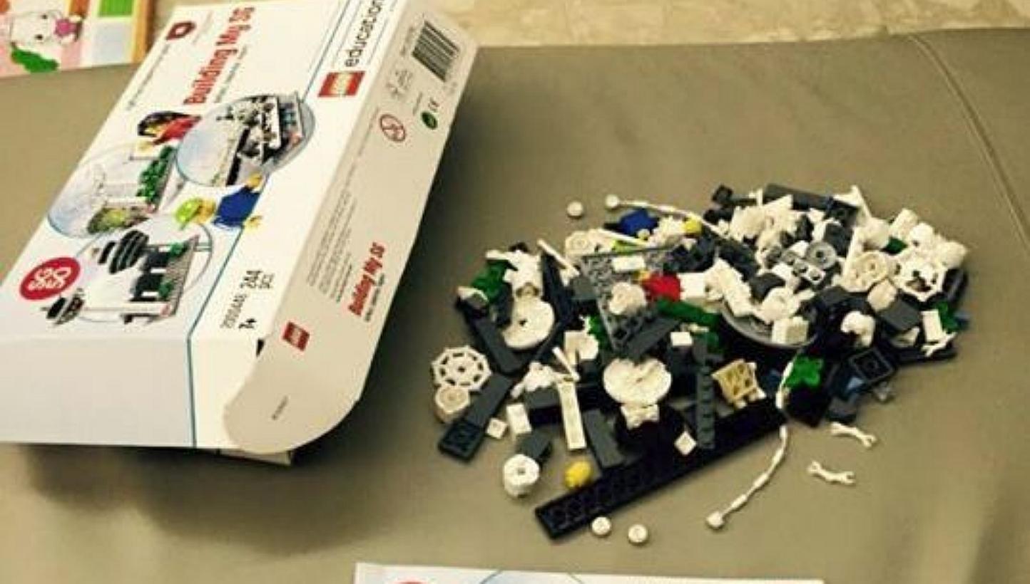 An SG50 lego set made up of 244 pieces and can be used to build three Singaporean icons - the Cavenagh Bridge, Changi Control Tower, and the Supertrees from Gardens by the Bay. -- PHOTO: FACEBOOK/YS TAN/I'M A SINGAPOREAN ADULT FAN OF LEGO PAGE