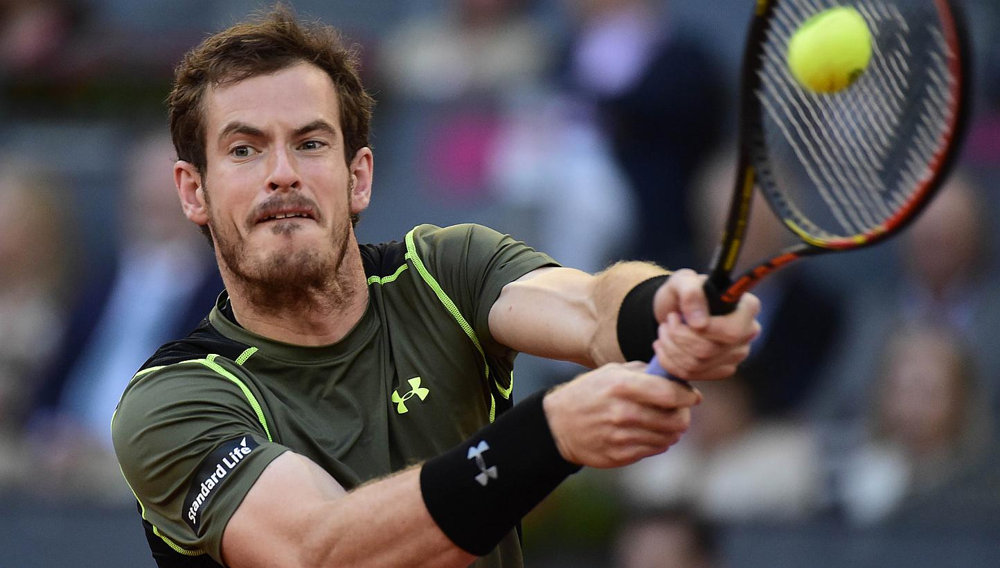 Britain's Andy Murray returns a ball to Canadian tennis player Milos Raonic in the quarter-finals of the Madrid Open on May 8, 2015. -- PHOTO: AFP