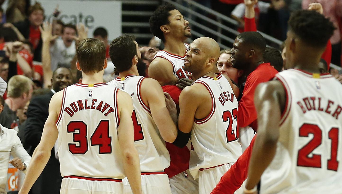 Chicago Bulls guard Derrick Rose (centre) celebrates with teammates after scoring a game winning 3-pointer at the buzzer against the Cleveland Cavaliers at the United Center in Chicago, Illinois, USA, May 8, 2015. -- PHOTO: EPA &nbsp;