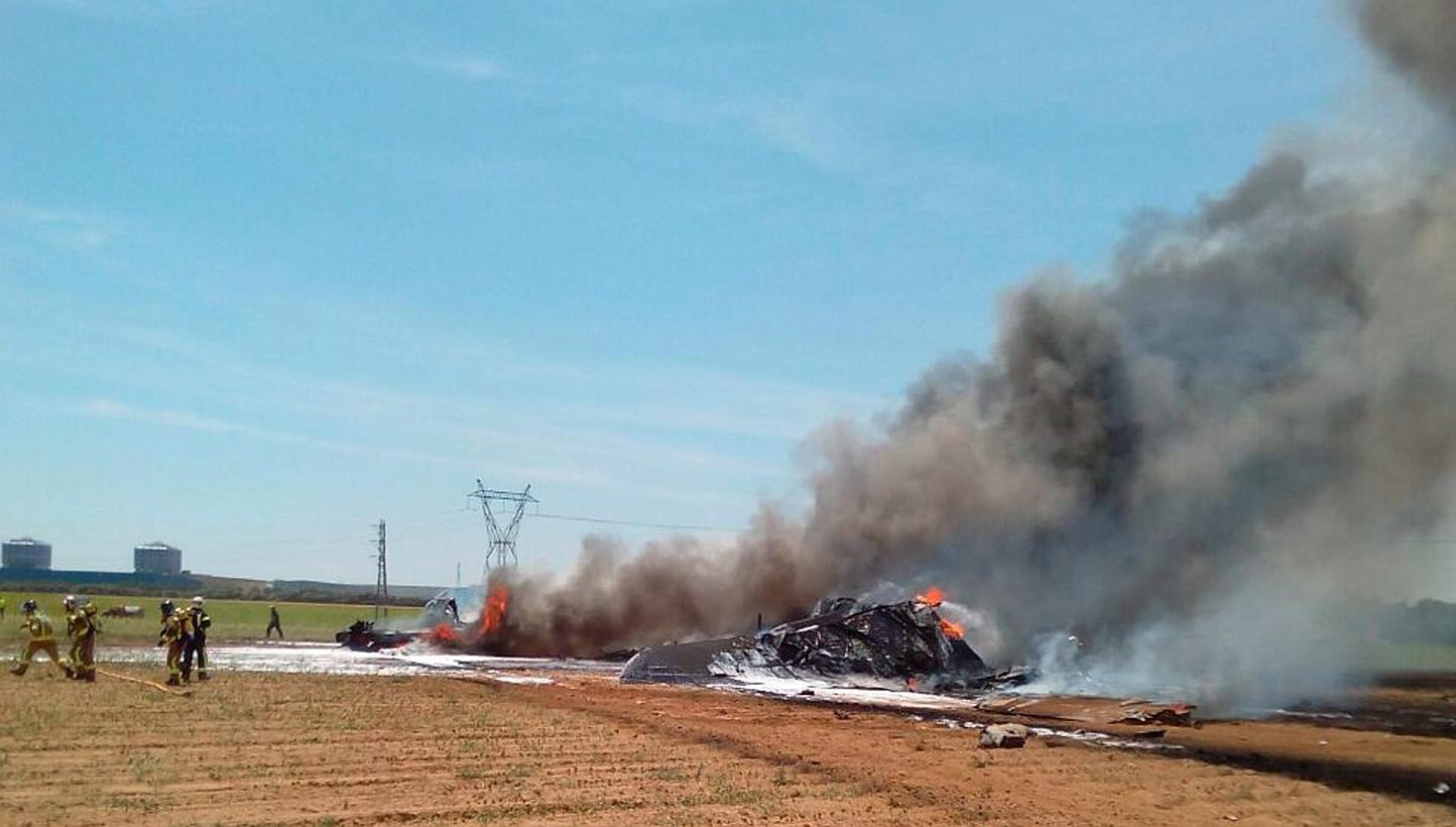 A handout picture released by the Spanish Police shows the wrekage of an Airbus A400 military plane which crashed in the San Pablo airport in Seville, southern Spain on May 9,&nbsp;2015. Spanish authorities on Sunday, May 10, found the two cockpit re