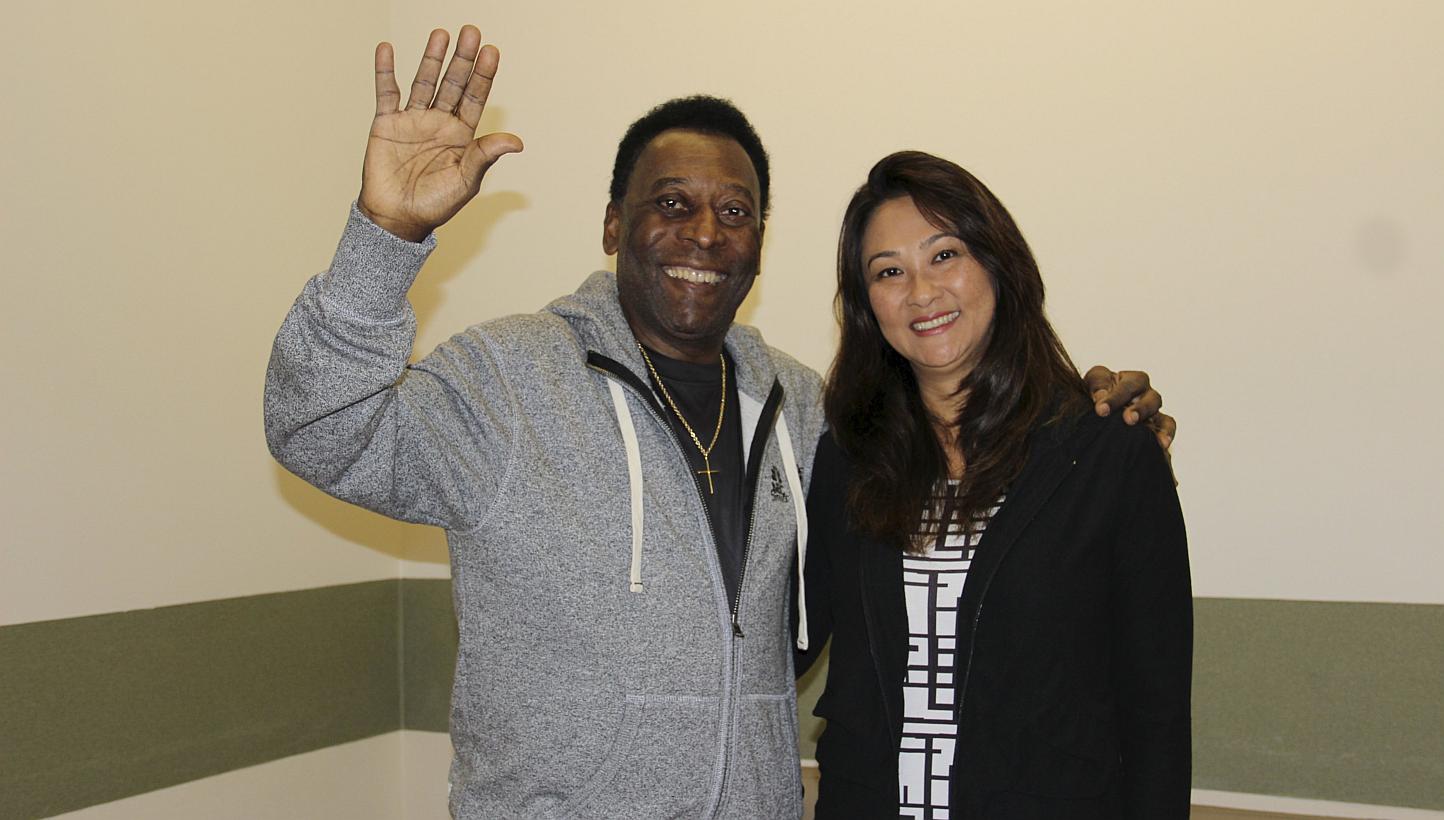 Brazilian&nbsp;football legend Pele (left) waves with his wife Marcia Cibele Aoki at the Albert Einstein Hospital in Sao Paulo in this May 9, 2015, handout photograph from his family, courtesy of the hospital. Brazilian football legend Pele was relea