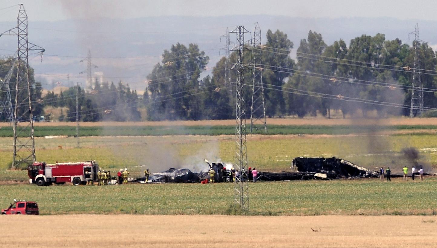 A view shows the wreckage of an Airbus A400M military transport plane after it crashed near Sevilla on May 9, 2015.&nbsp;Germany has grounded its Airbus A400M military transport aircraft after a similar plane crashed in Spain during a test flight on 