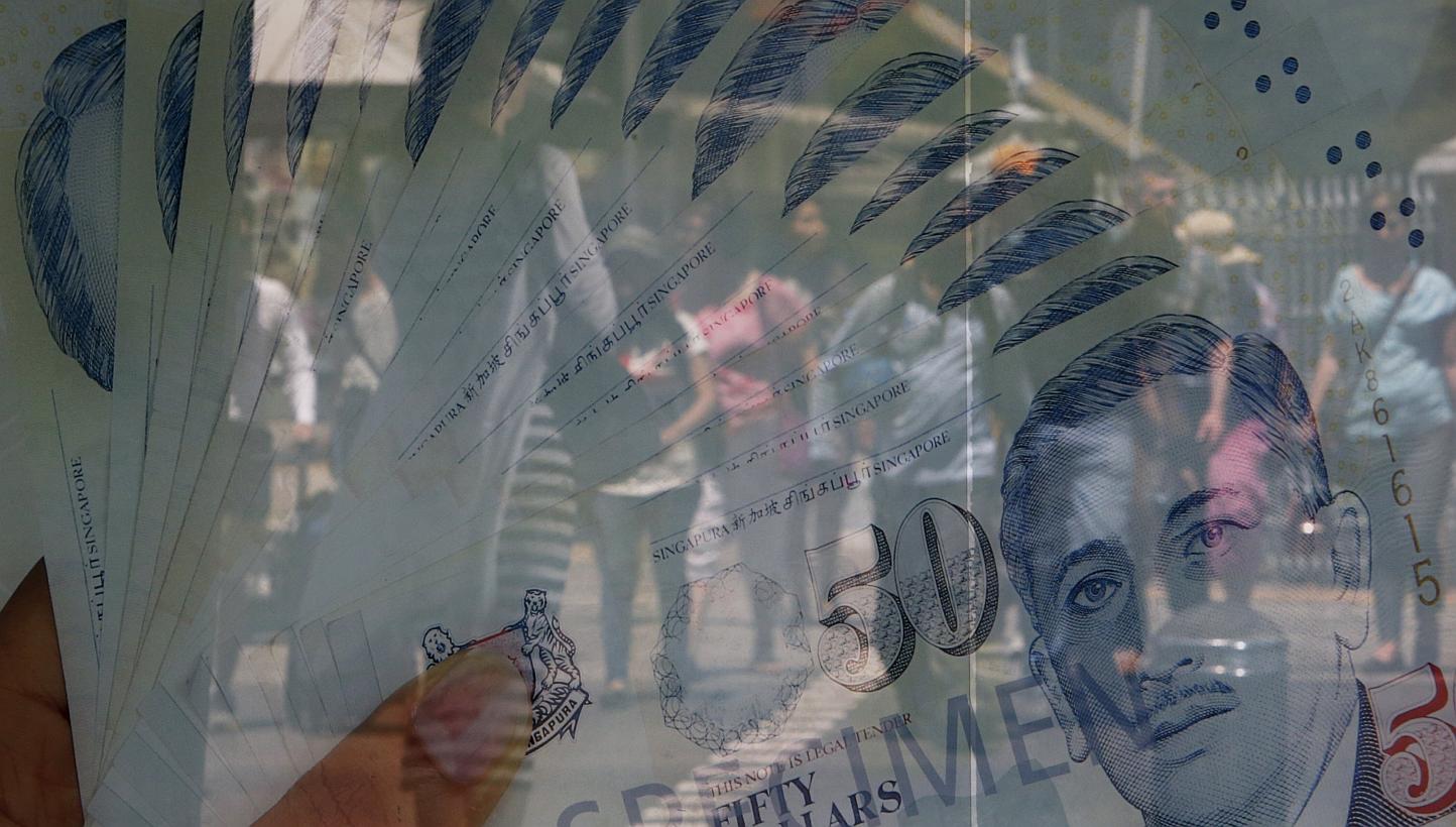 The Singapore dollar and most emerging Asian currencies dropped on Monday as China's interest rate cut underscored expectations that regional peers may join, easing to cope with a global economic slowdown. -- PHOTO: REUTERS