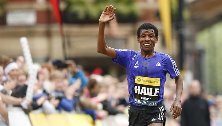 Ethiopia's Haile Gebrselassie waves as he approaches the finish line at the end of the Morrisons Great Manchester Run. During an interview afterwards, he announced his retirement. -- PHOTO: REUTERS