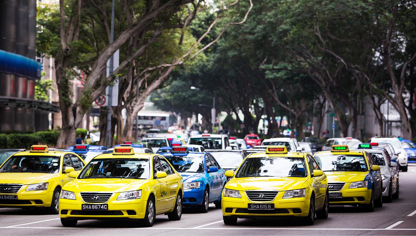 The Government this week stepped in to regulate the growing sector of third-party taxi booking services, promising to safeguard the interest of commuters while also allowing space for the nascent industry to innovate and expand. -- PHOTO: BLOOMBERG&n