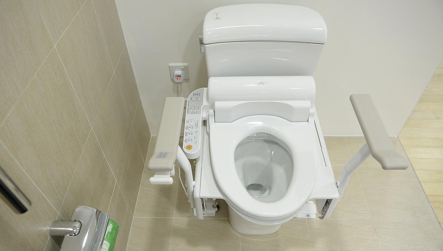 Japan is readying to lift the lid on what could be its most effective global marketing gimmick yet: the high-tech toilet seat. -- PHOTO: ST FILE