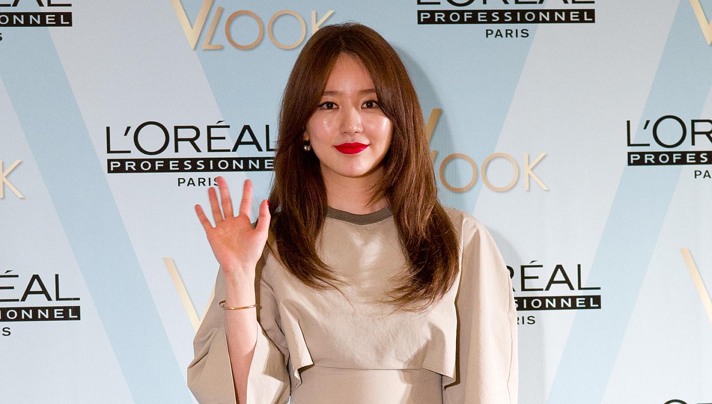 Popular South Korean actress Yoon Eun Hye is the guest star most coveted by the production team of the gameshow Running Man. But she does not seem to be too fond of the idea, which is based on a joke one of Running Man's hosts, Kim Jong Kook, has an 