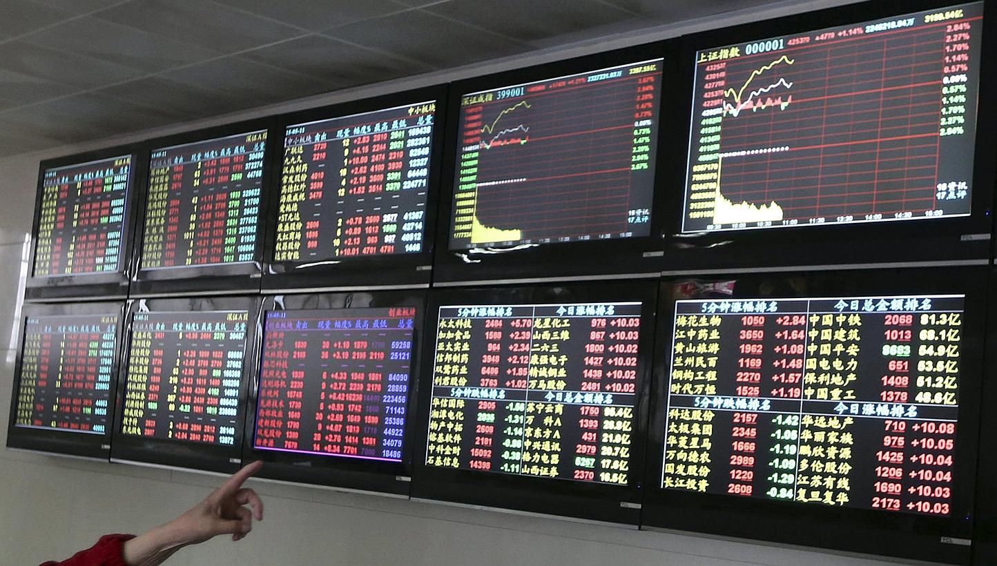 China stocks slumped on Friday morning after the securities regulator said the market has ample liquidity to handle more initial public offerings, with some interpreting it as a signal that IPO activity could be stepped up further. -- PHOTO: REUTERS