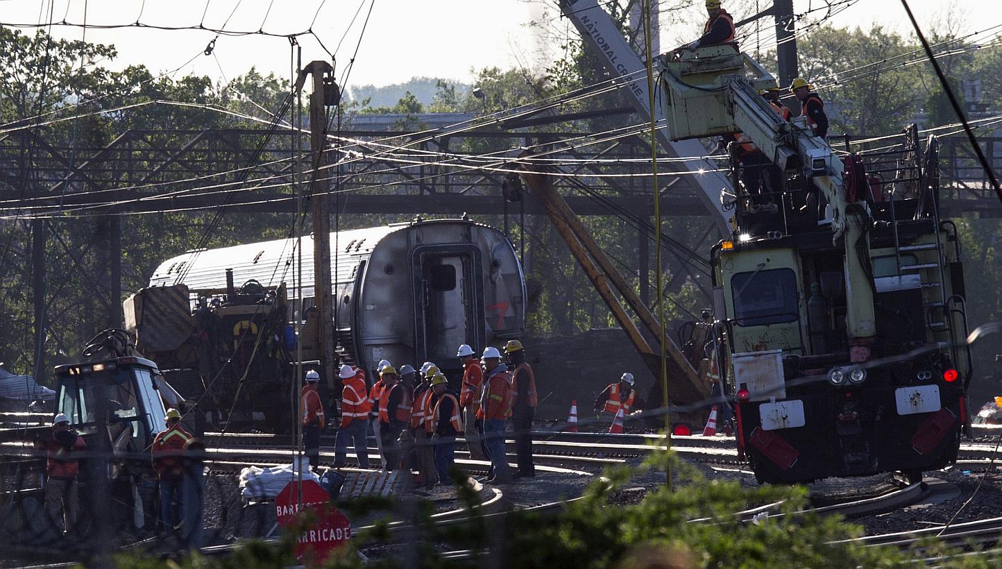 Track workers and officials work at the site of a derailed Amtrak train in Philadelphia, Pennsylvania, May 14, 2015. -- PHOTO: REUTERS