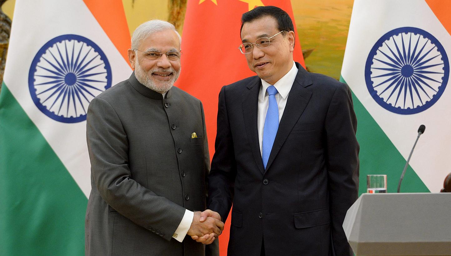 Indian Prime Minister Narendra Modi (left) shakes hands with Chinese Premier Li Keqiang during a news conference at the Great Hall of the People in Beijing, China, May 15, 2015. -- PHOTO: REUTERS&nbsp;
