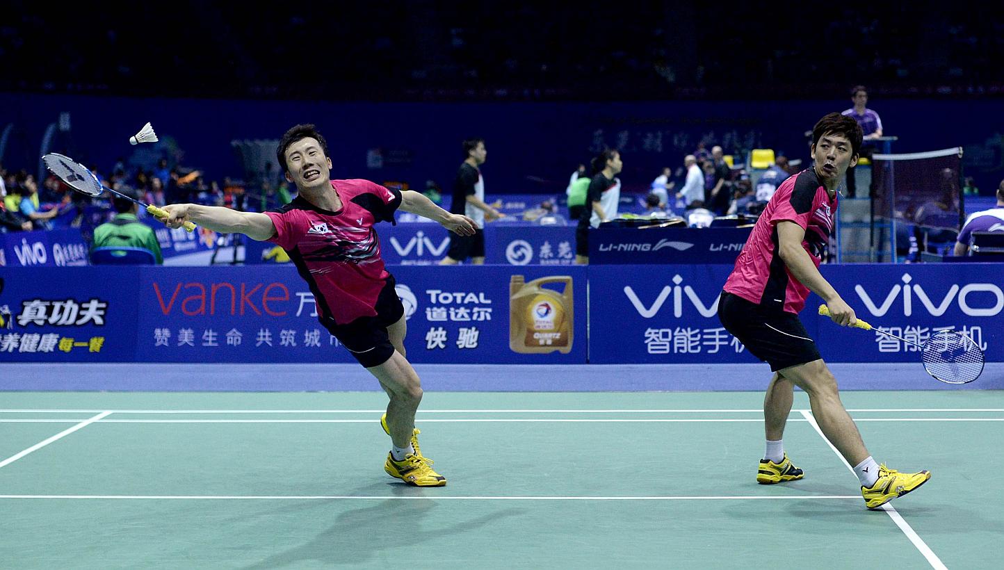 South Korea's Lee Yong Dae (left) and Yoo Yeon Seong (right) return to Malaysia's Goh V Shem and Tan Wee Kiong during their men's doubles quarter final match of the 2015 Sudirman Cup world badminton championships in Dongguan, south China's Guangdong 