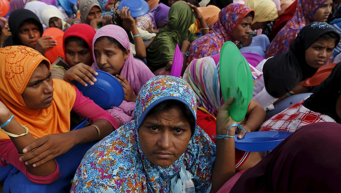 Rohingya migrants who arrived in Indonesia by boat wait for breakfast inside a temporary compound for refugee at Kuala Cangkoi village in Lhoksukon, Indonesia's Aceh Province, on May 17, 2015. -- PHOTO: REUTERS