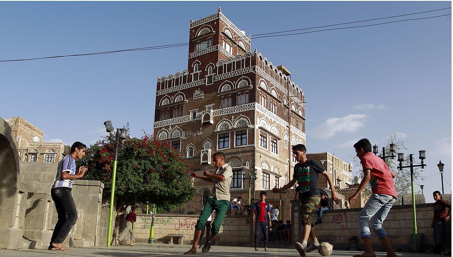 Yemenis play football on a street in Sanaa's old city on May 14, 2015. The United Nations envoy to Yemen, Ismail Ould Cheikh Ahmed, called on a Saudi-led military coalition and the country's warring parties to extend by five more days a ceasefir