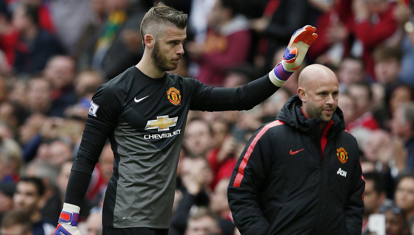 Manchester United goalkeeper David De Gea waves to fans as he walks down the tunnel after being substituted with an injury during the 1-1 draw against Arsenal at Old Trafford. -- PHOTO: REUTERS&nbsp;