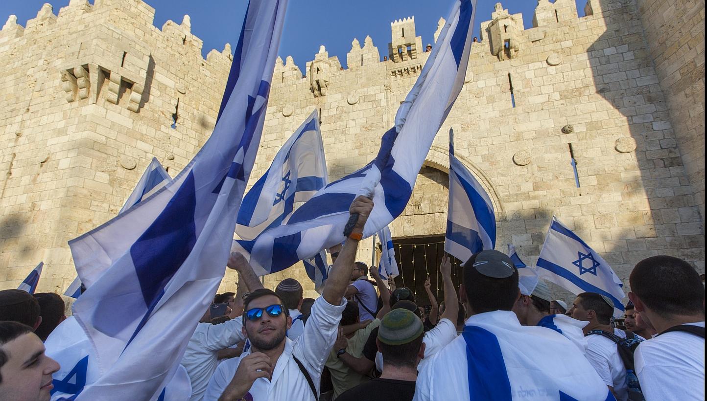 Israelis stop to sing and dance as they stop outside the Damascus Gate in East Jerusalem before marching into the Moslem Quarter of Jerusalem's Old City on Jerusalem Day on Sunday 17 May 2015. -- PHOTO: EPA