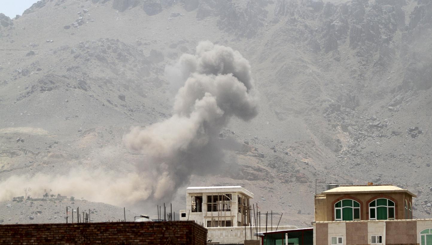 Smoke billows from Noqum mountain after it was hit by an air strike in Yemen's capital Sana'a on&nbsp;May 19, 2015. Yemeni political factions voiced support Tuesday for Saudi-led forces fighting Iran-backed rebels, calling for safe zones in the war-t