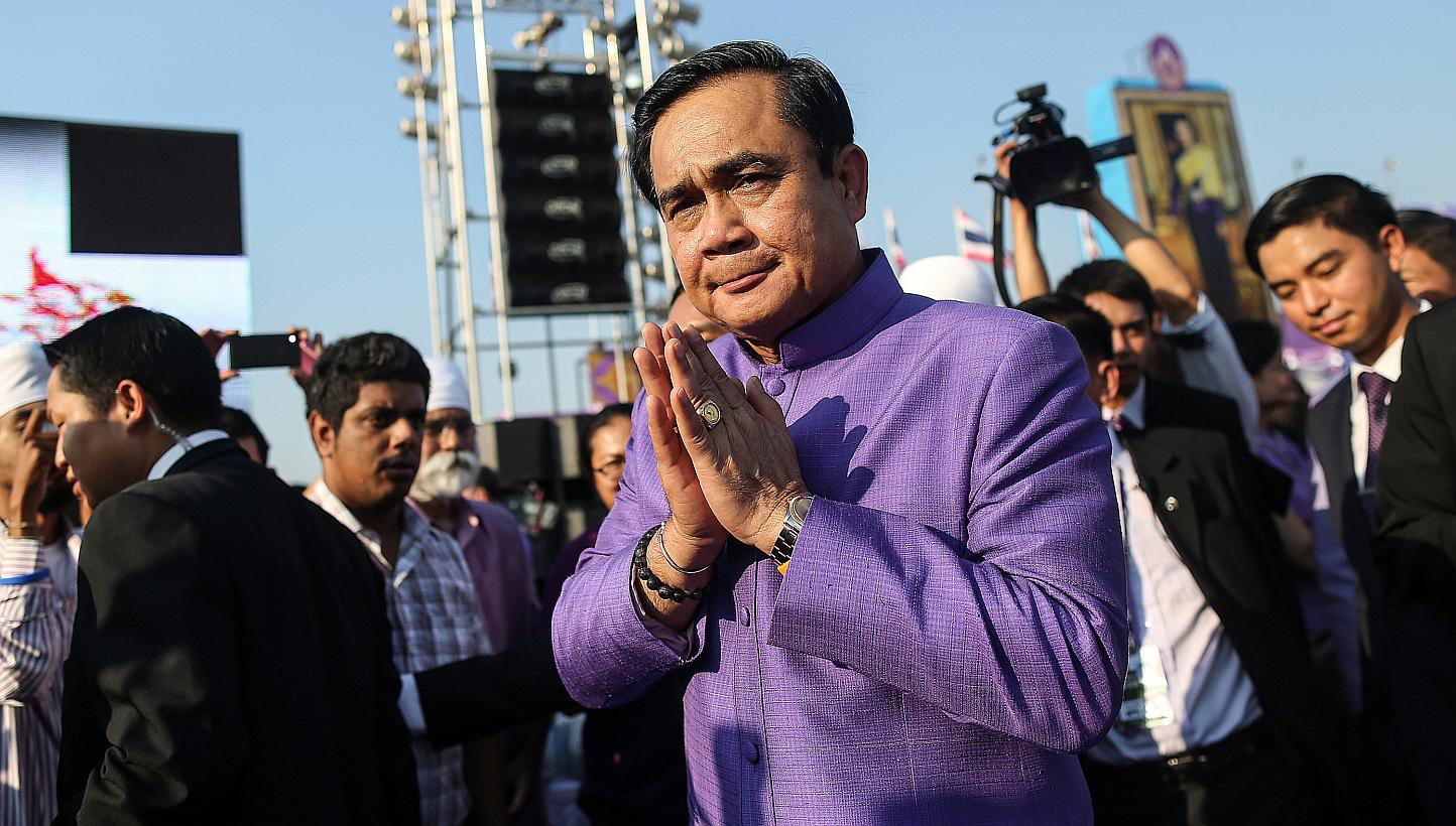 The Thai Cabinet agreed on Tuesday that a referendum should be held on the new Constitution and the military's blueprint for restoring democracy, Prime Minister Prayuth Chan-ocha said, a move likely to delay any return to democratic rule. -- PHOTO:BL