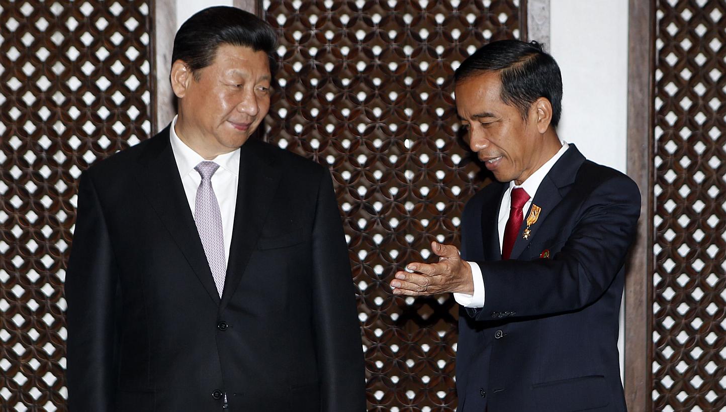 Indonesian President Joko Widodo (right) and China's President Xi Jinping at a bilateral meeting on the sidelines of the Asian Africa Conference in Jakarta on April 22, 2015. -- PHOTO: AFP&nbsp;