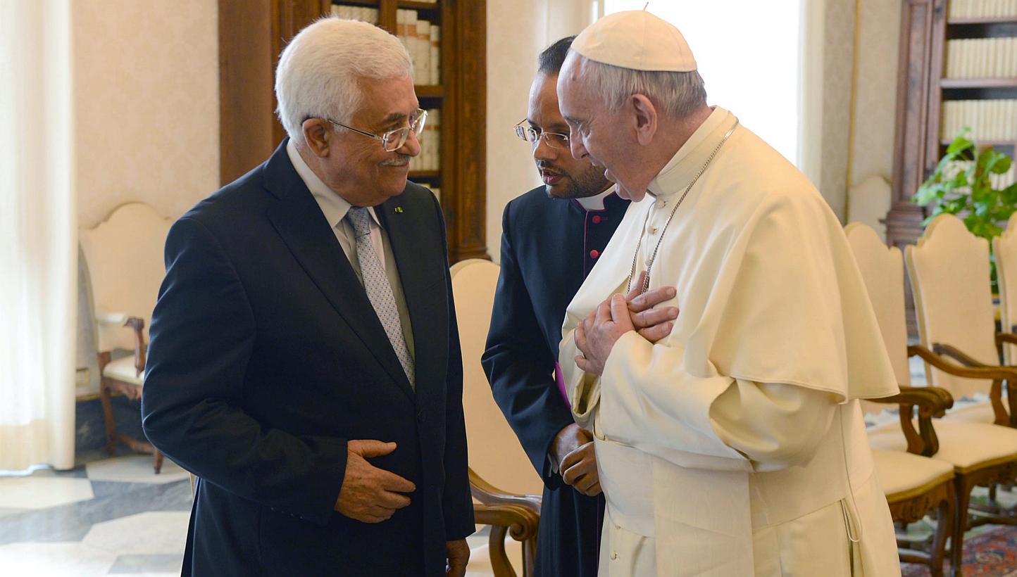 A photograph handed out by the Palestinian Authority shows Pope Francis (right) and Palestinian Authority President Mahmoud Abbas (left) as they speak in the Vatican, May 16, 2015. -- PHOTO: EPA