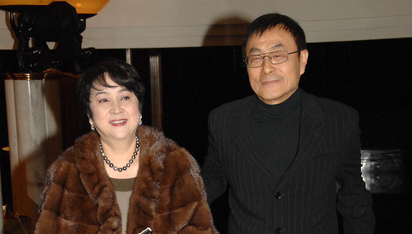 Seventies movie sweetheart Chen Chen (left) and legendary entertainer Liu Chia-chang (right) have been divorced for more than 20 years, but kept up the pretence of being married to protect their son, she revealed on Wednesday, May 20, 2015. -- PHOTO:
