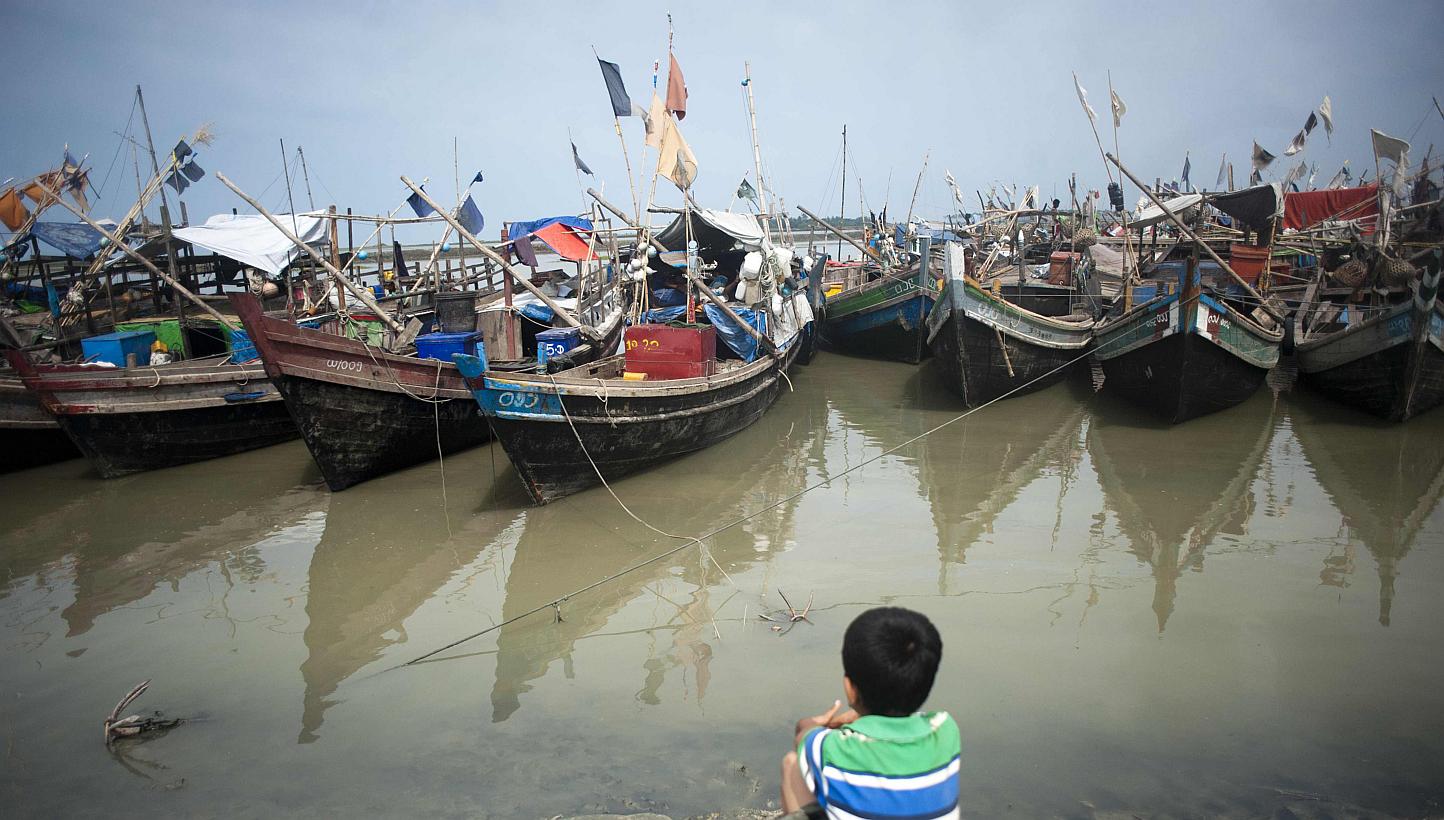 An ethnic Rohingya Muslim child looks at boats near a jetty at a refugee camp outside the city of Sittwe in Myanmar's Rakhine state on May 22, 2015. -- PHOTO: AFP