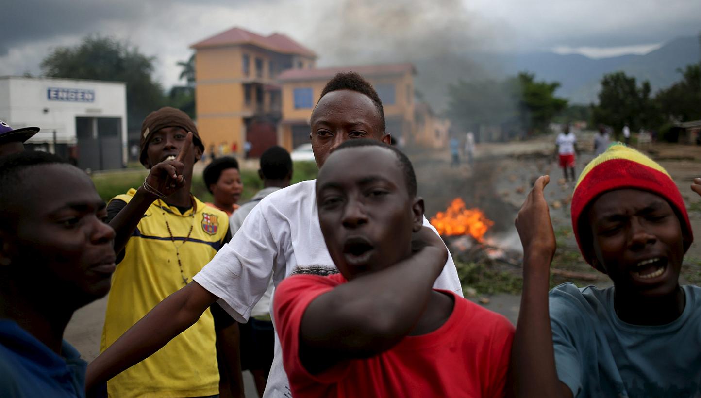 Protesters shout during a protest against Burundi's President Pierre Nkurunziza and his bid for a third term in Bujumbura, Burundi, May 22, 2015. -- PHOTO: REUTERS