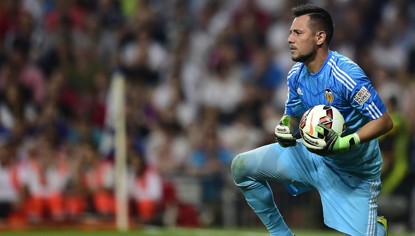 Valencia's goalkeeper Diego Alves holds the ball during the Spanish league football match Real Madrid CF vs Valencia CF at the Santiago Bernabeu stadium in Madrid on May 9, 2015. -- PHOTO: AFP
