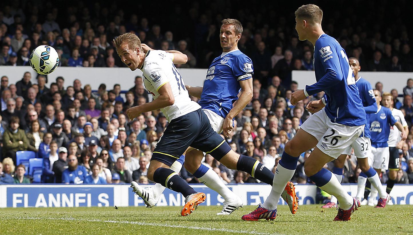 Tottenham Hotspur's Harry Kane scores their first goal against Everton at Goodison Park on May 24, 2015. -- PHOTO: REUTERS