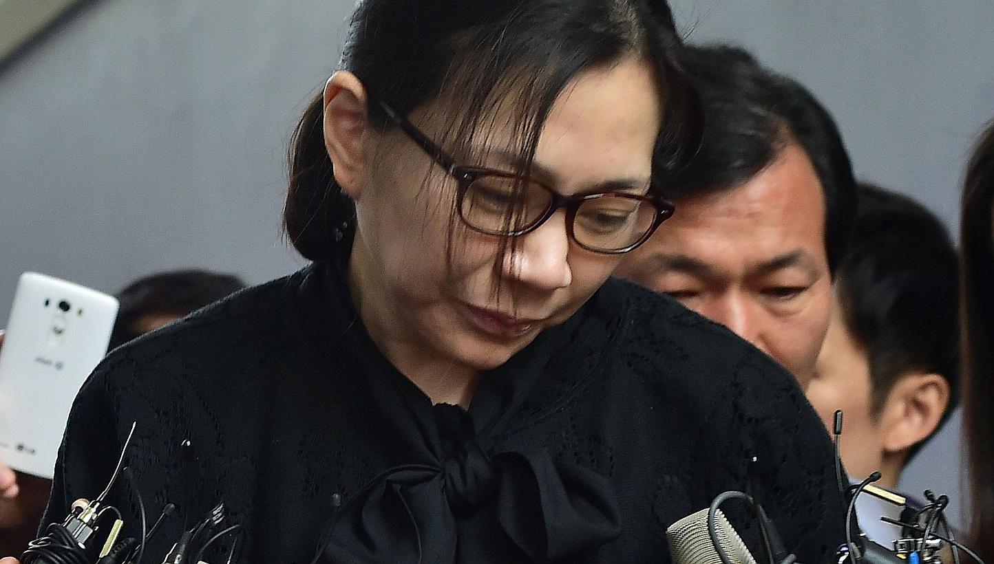 Ms Cho, one of three children of Korean Air chief executive Cho Yang Ho, was "parachuted" into the company in 1999 as vice-president. She was said to be vying with her brother and sister, who also hold senior positions in the airline, to succeed thei