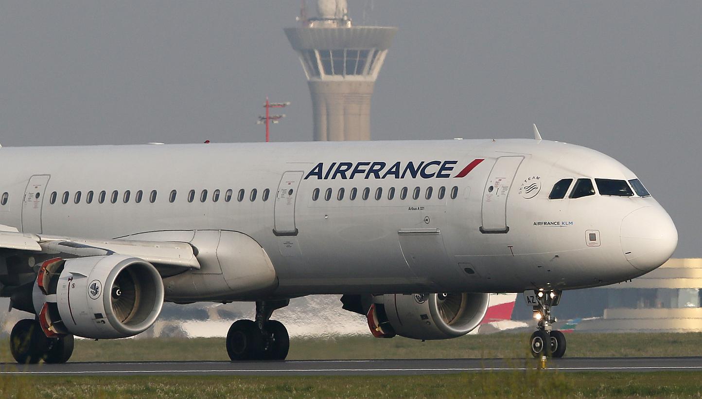 Air France Flight 22 from Charles de Gaulle airport in Paris was being escorted by U.S. fighter jets to New York's John F. Kennedy airport after an anonymous threat was made against the flight, New York's WABC television reported on Monday. -- PHOTO: