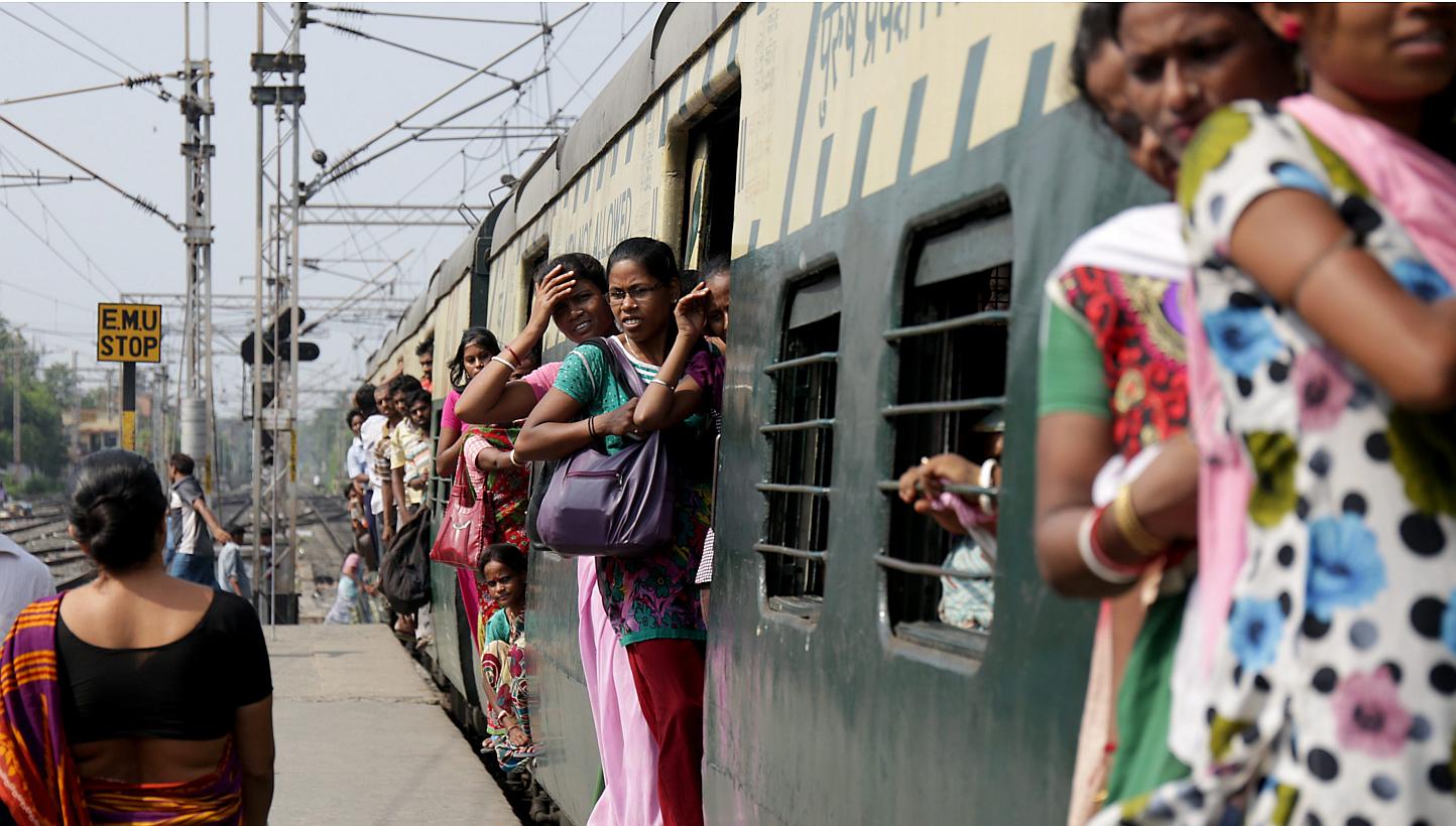 Indian women passengers travel on a local train while the temperatures reached 40 degree Celsius in Calcutta, India, 22 May 2015. More than 430 people have died in two Indian states from a days-long heatwave that has seen temperatures nudging 50 deg