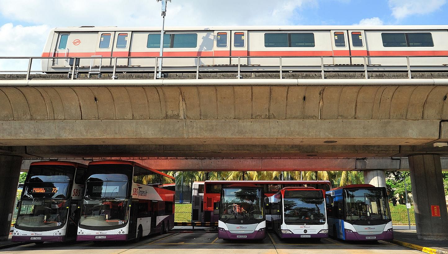 Operating hours of SMRT train services - North-South Line, East-West Line, Circle Line and the Bukit Panjang LRT - will be extended on Sunday (May 31), the eve of Vesak Day. -- PHOTO:&nbsp;LIM YAOHUI FOR THE STRAITS TIMES