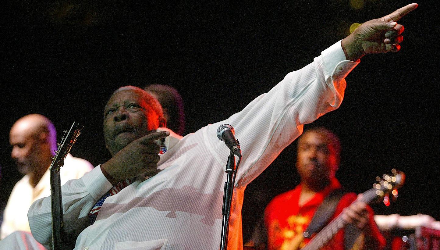 A June 23, 2004 file photo shows US musician BB King performs during a concert at the bullring of Valencia. -- PHOTO: AFP