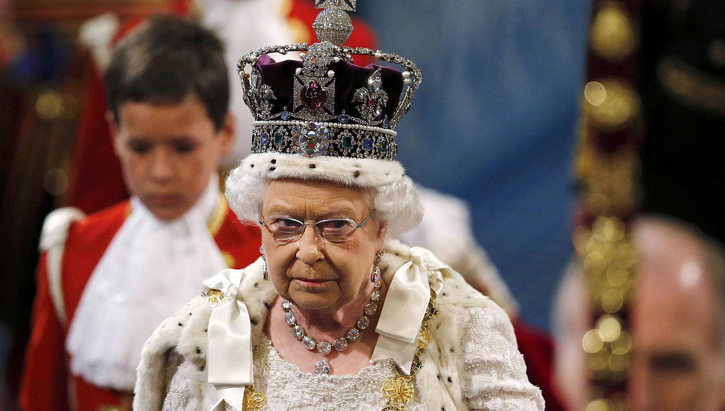 Britain's Queen Elizabeth, accompanied by Prince Philip, proceeds through the Royal Gallery before the State Opening of Parliament in the House of Lords, at the Palace of Westminster in London Britain on May 27, 2015. -- PHOTO: REUTERS