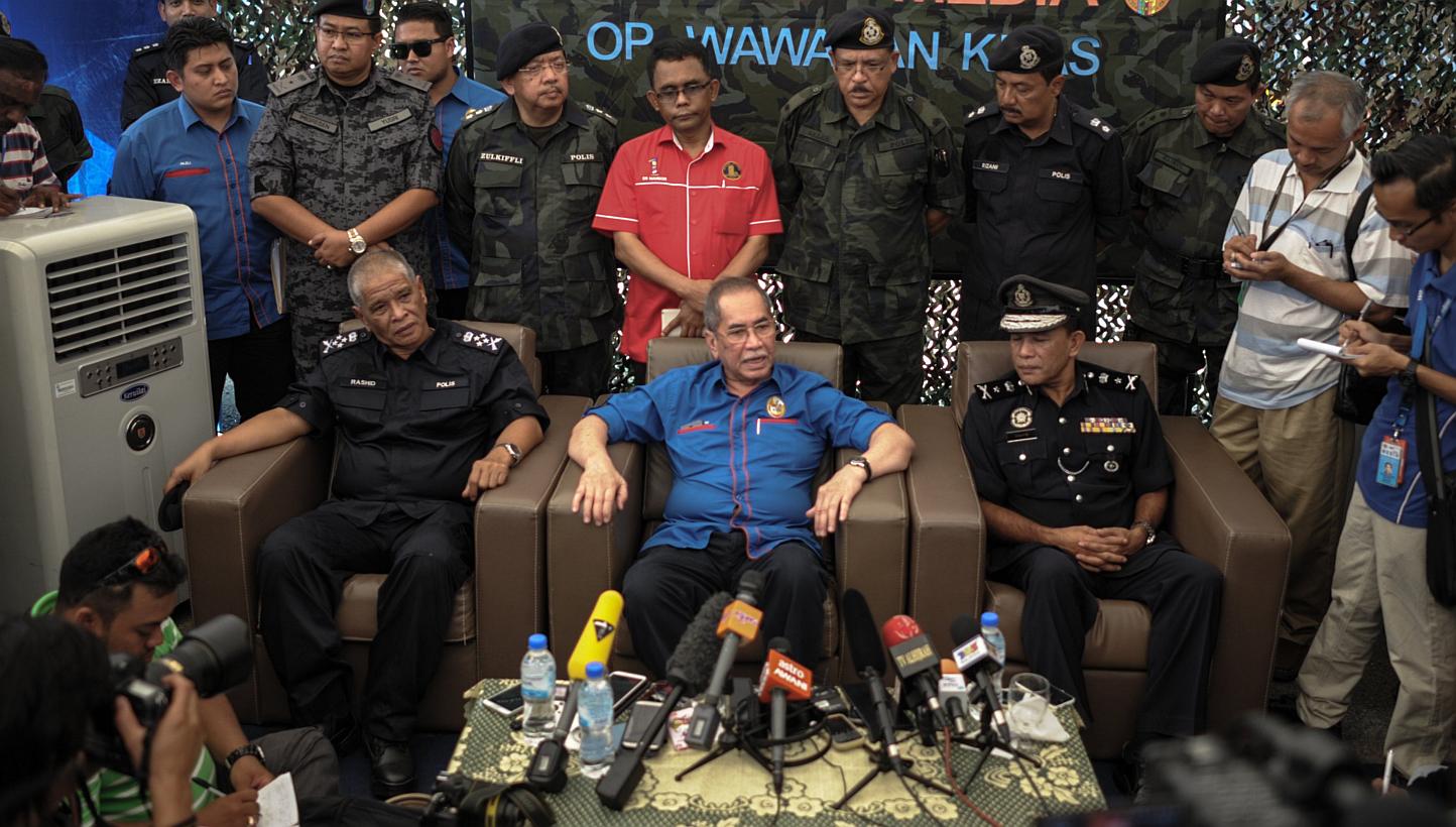 Malaysia's Deputy Home Minister Wan Junaidi Tuanku Jaafar (centre) speaks during a press conference after the government announced the discovery of camps and graves,near the Malaysia-Thailand border in Wang Kelian, on May 28, 2015. -- PHOTO: AFP