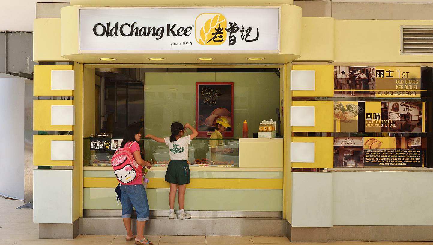 Full-year earnings at curry puff maker Old Chang Kee fell 1.5 per cent to $5.4 million. -- ST PHOTO:&nbsp;ALPHONSUS CHERN