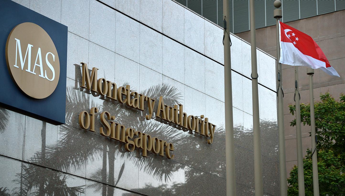 Singapore's total bank lending fell in April from the previous month on a decline in loans to financial institutions and general commerce, central bank data showed on Friday. -- ST PHOTO:&nbsp;KUA CHEE SIONG
