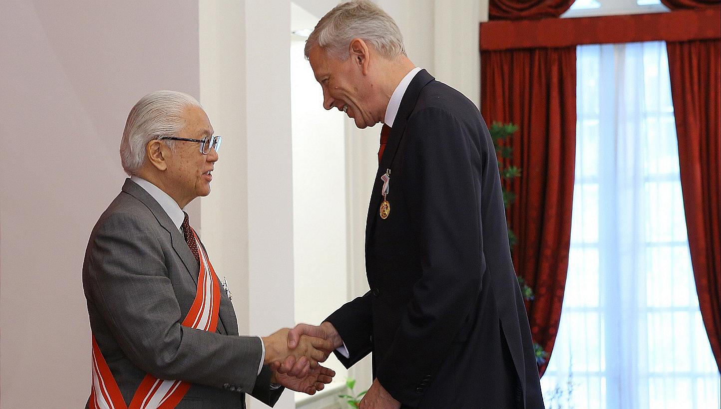 President Tony Tan Keng Yam presenting the Public Service Star (Distinguished Friends of Singapore) award to Mr Dominic Barton, global managing director at McKinsey &amp; Company, at the Istana. -- PHOTO: MINISTRY OF COMMUNICATIONS AND INFORMATION&nb