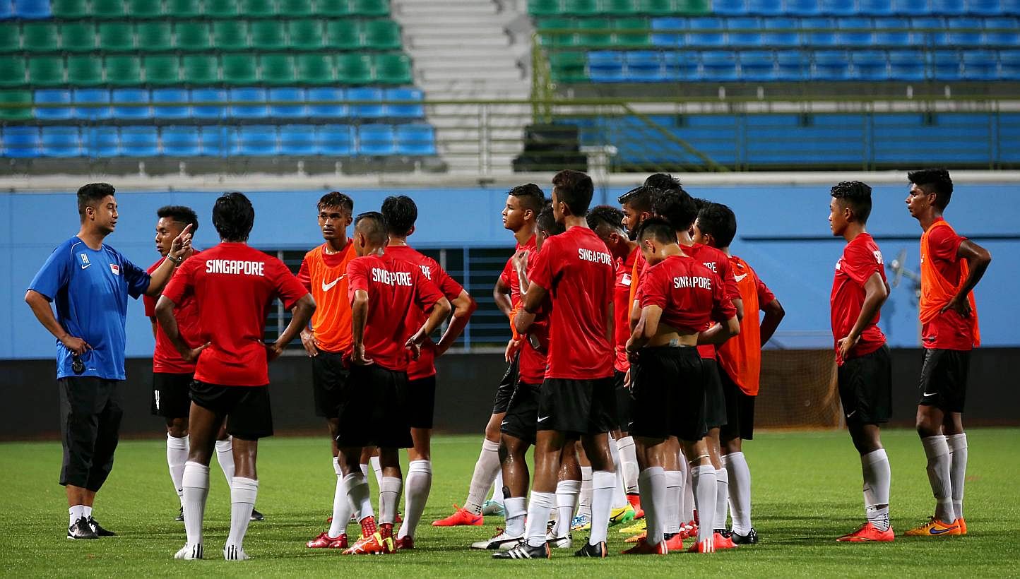 Singapore U-23 coach Aide Iskandar (in blue) with his charges, training at Jalan Besar Stadium on May 20, 2015. All tickets for the Young Lions' first match this SEA Games, against the Philippines at Jalan Besar Stadium, have been sold out. -- PHOTO: