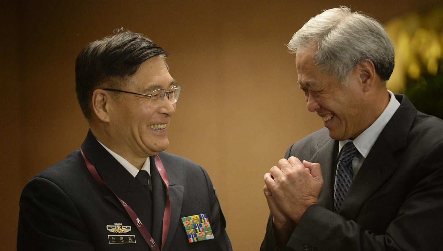 Chinese Deputy Chief, General Staff Department, People's Liberation Army, Admiral Sun Jianguo (left) is greeted by Singaporean Defence Minister Ng Eng Hen during the Ministerial Luncheon during the IISS Shangri-La Dialogue on May 31, 2015. -- ST PHOT